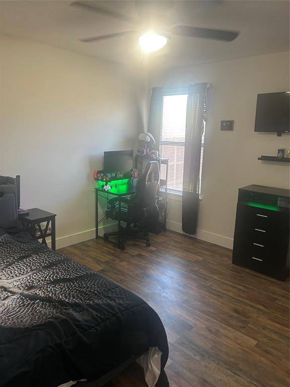 2631 Fish Tank Road Corsicana, TX 75110 - Photo 32 of 40 a bedroom with a bed and a television