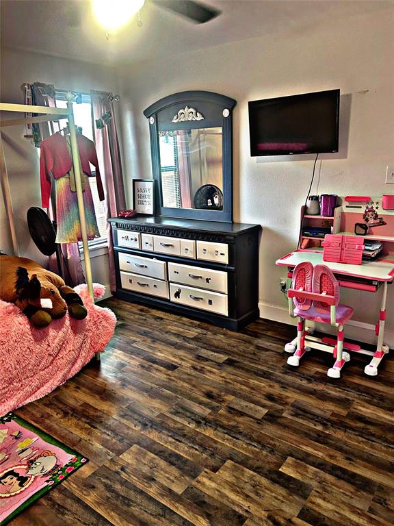 2631 Fish Tank Road Corsicana, TX 75110 - Photo 34 of 40 a bedroom with furniture and a flat screen tv