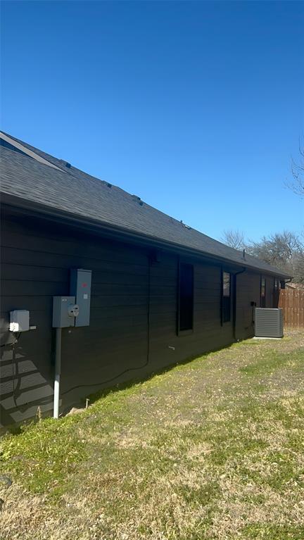 2631 Fish Tank Road Corsicana, TX 75110 - Photo 7 of 40 a house with yard in front of it