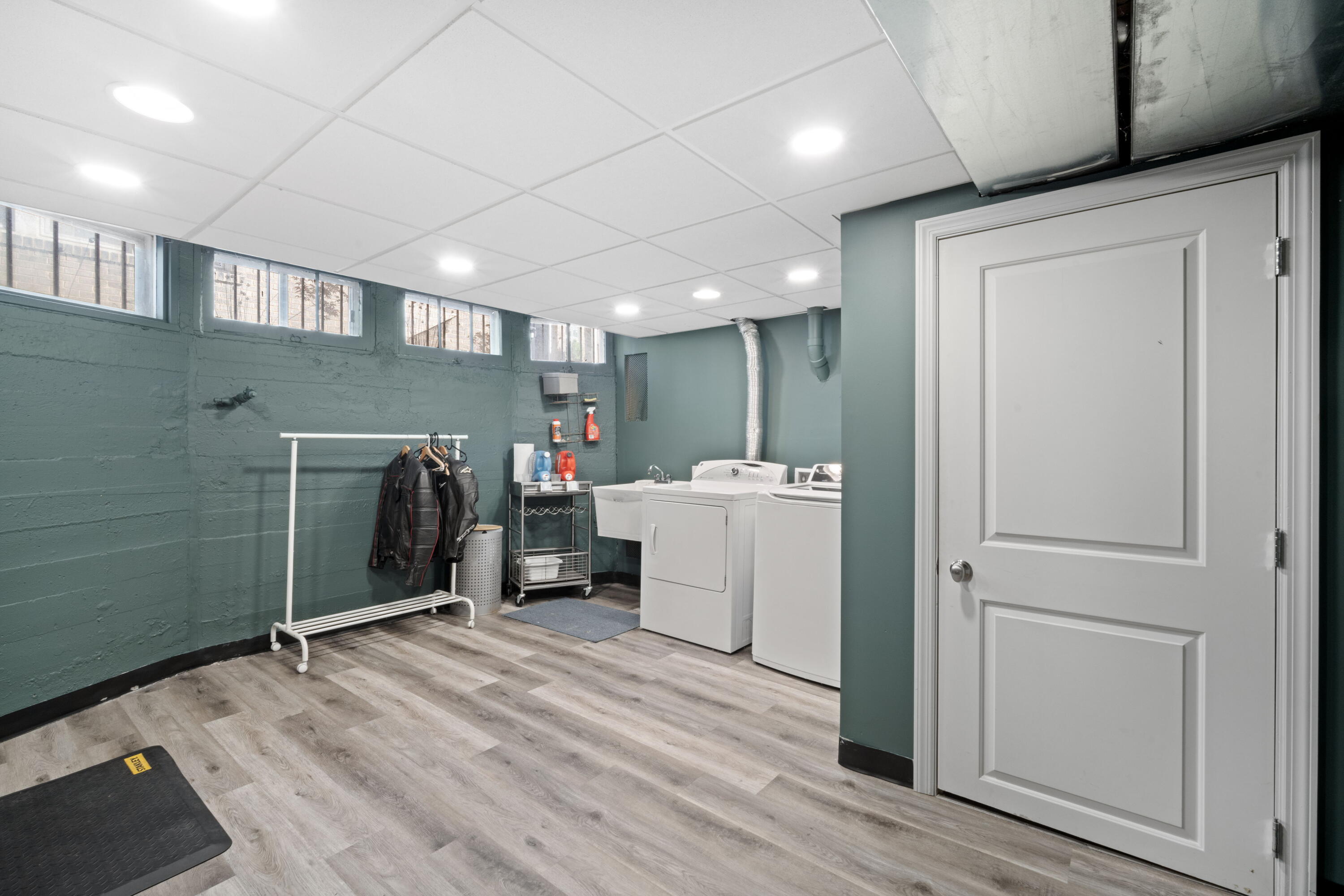 2432 North Lake Drive Milwaukee, WI 53211 - Photo 20 of 28 LL Laundry & Storage