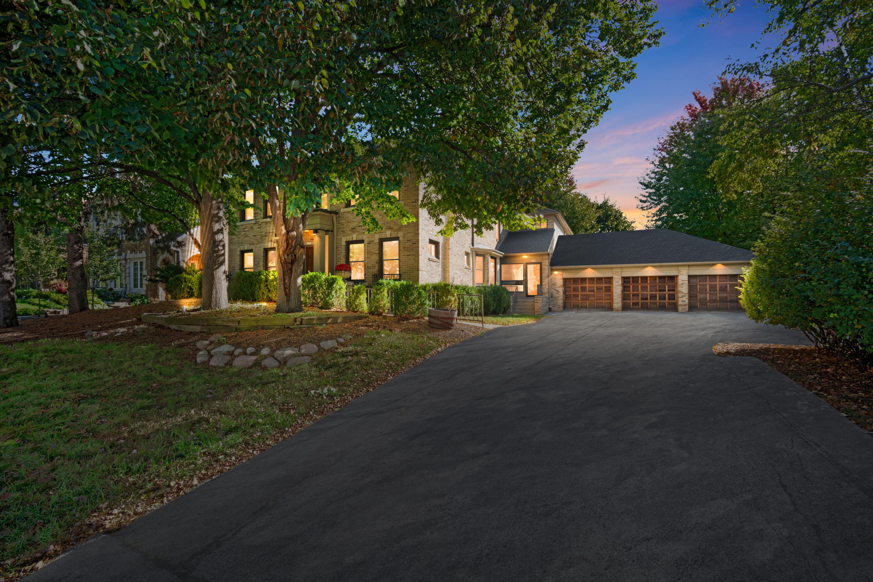 2432 North Lake Drive Milwaukee, WI 53211 - Photo 25 of 28 Exterior