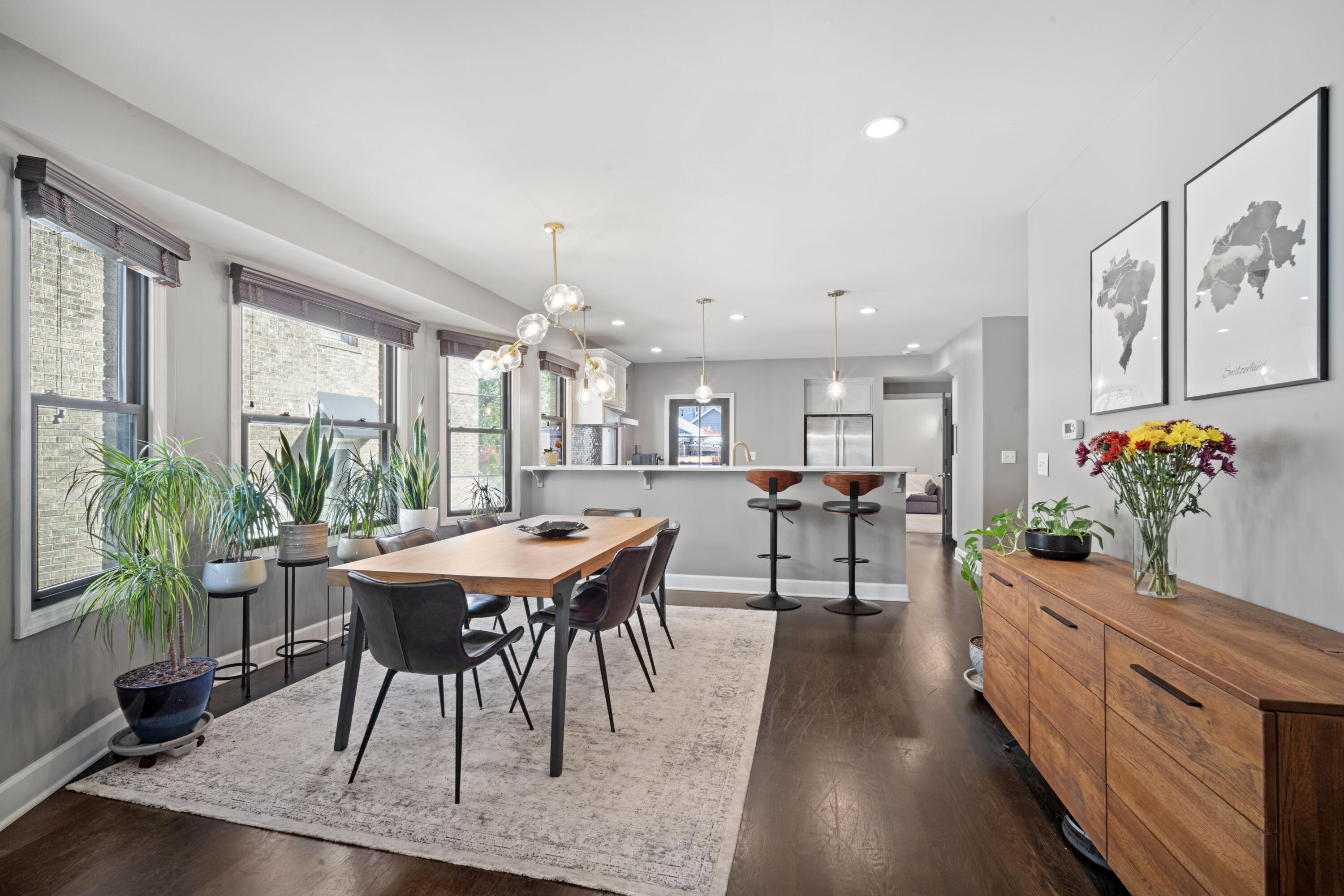 2432 North Lake Drive Milwaukee, WI 53211 - Photo 5 of 28 Dining and Kitchen View