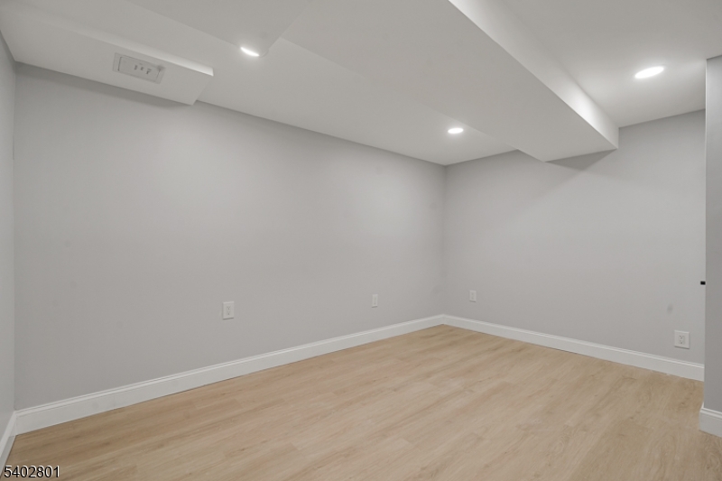 21 Vauxhall Road East Brunswick, NJ 08816 - Photo 24 of 40