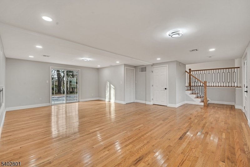 21 Vauxhall Road East Brunswick, NJ 08816 - Photo 8 of 40