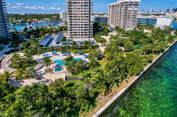 a picture of a bathroom