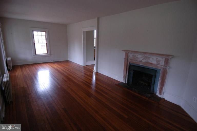 20290 Cockerill Road Purcellville, VA 20132 - Photo 6 of 12 Living Room