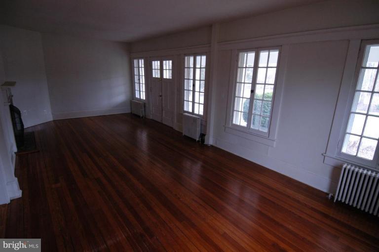 20290 Cockerill Road Purcellville, VA 20132 - Photo 8 of 12 Living Room #2