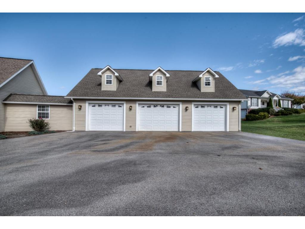 3 Car Garage