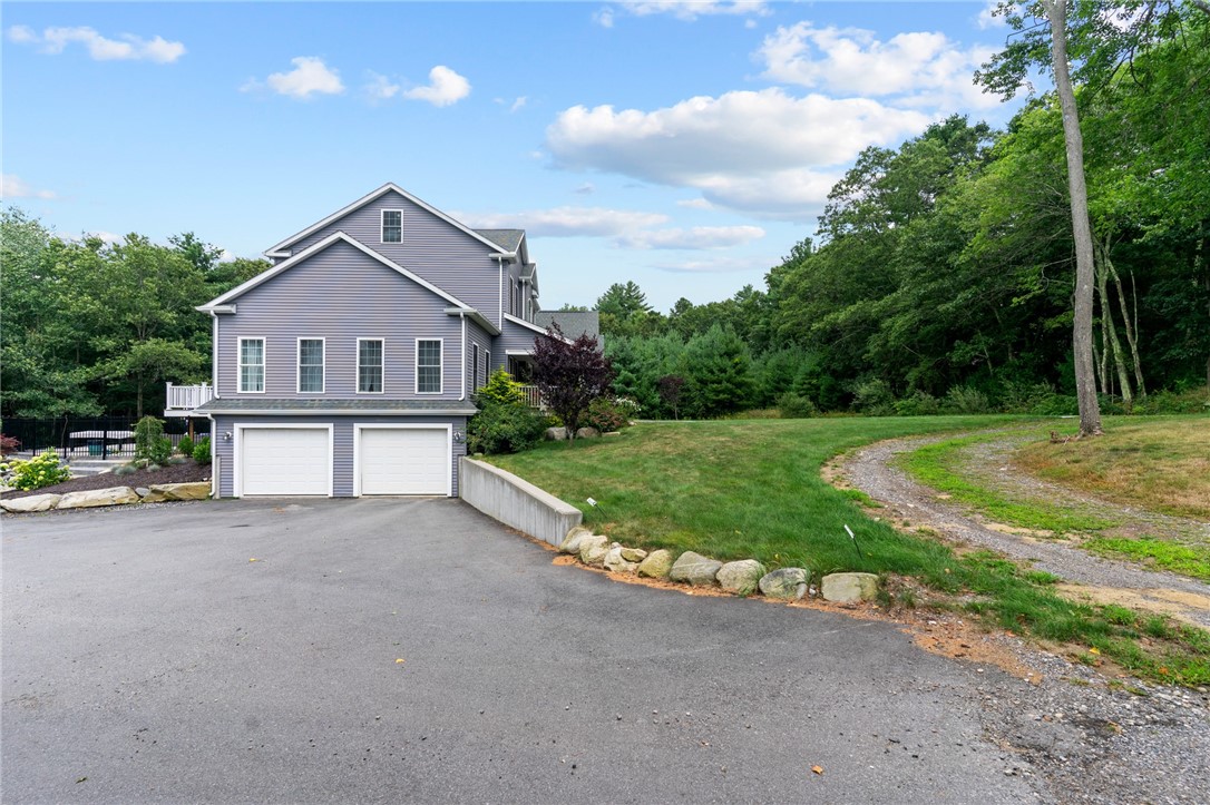 142 Whipple Road Smithfield, RI 02917 - Photo 3 of 50 Gallery Image 3