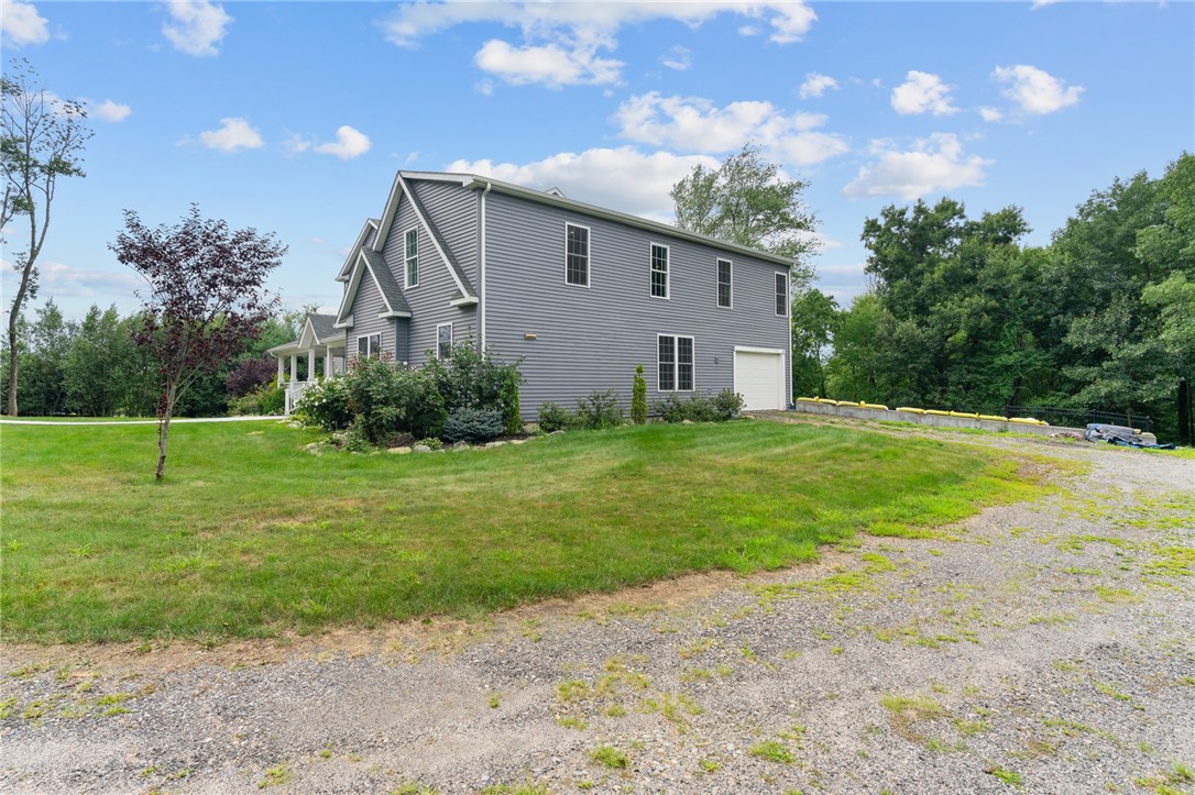 142 Whipple Road Smithfield, RI 02917 - Photo 4 of 50 Gallery Image 4