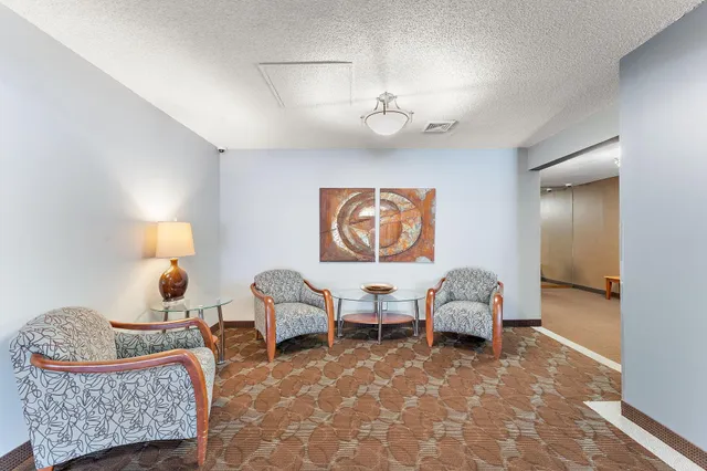 $1,595 | 311 Pleasant Avenue, Unit 502, St. Paul, MN 55102