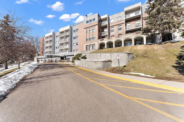 $1,595 | 311 Pleasant Avenue, Unit 502, St. Paul, MN 55102