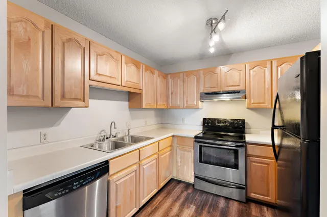 $1,595 | 311 Pleasant Avenue, Unit 502, St. Paul, MN 55102