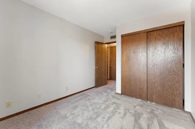 $1,595 | 311 Pleasant Avenue, Unit 502, St. Paul, MN 55102