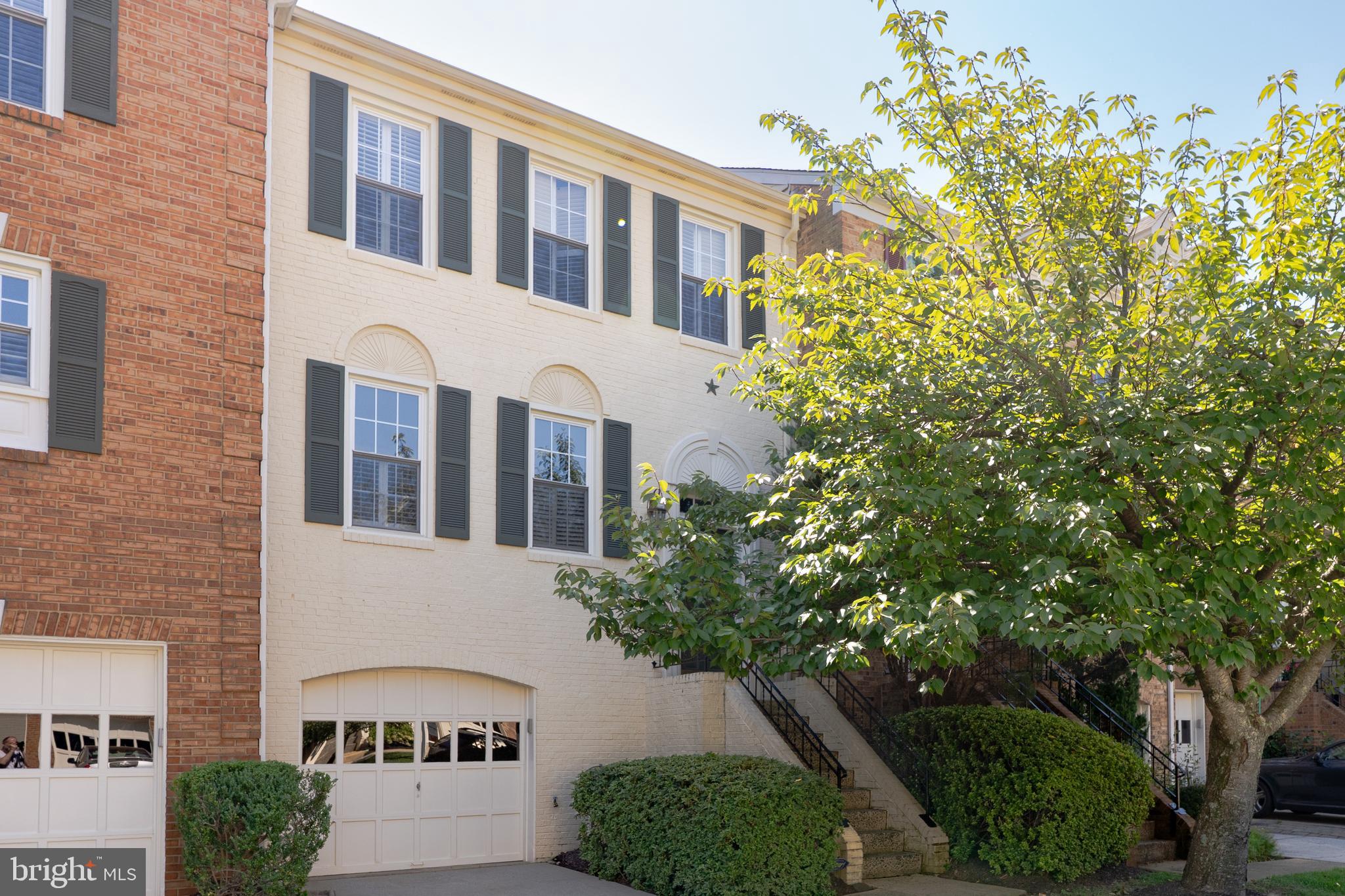 2011 Pieris Court Vienna, VA 22182 - Photo 1 of 39 a view of a building