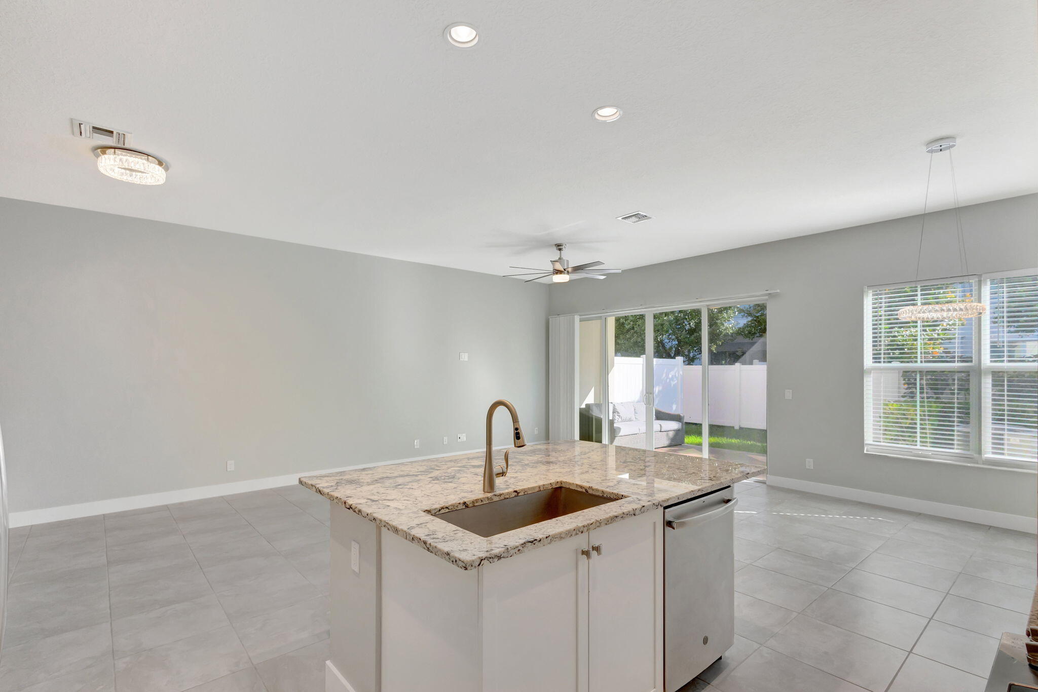 4924 Pointe Midtown Way, Unit 21 Palm Beach Gardens, FL 33418 - Photo 18 of 69 20-web-or-mls-5D1A2301