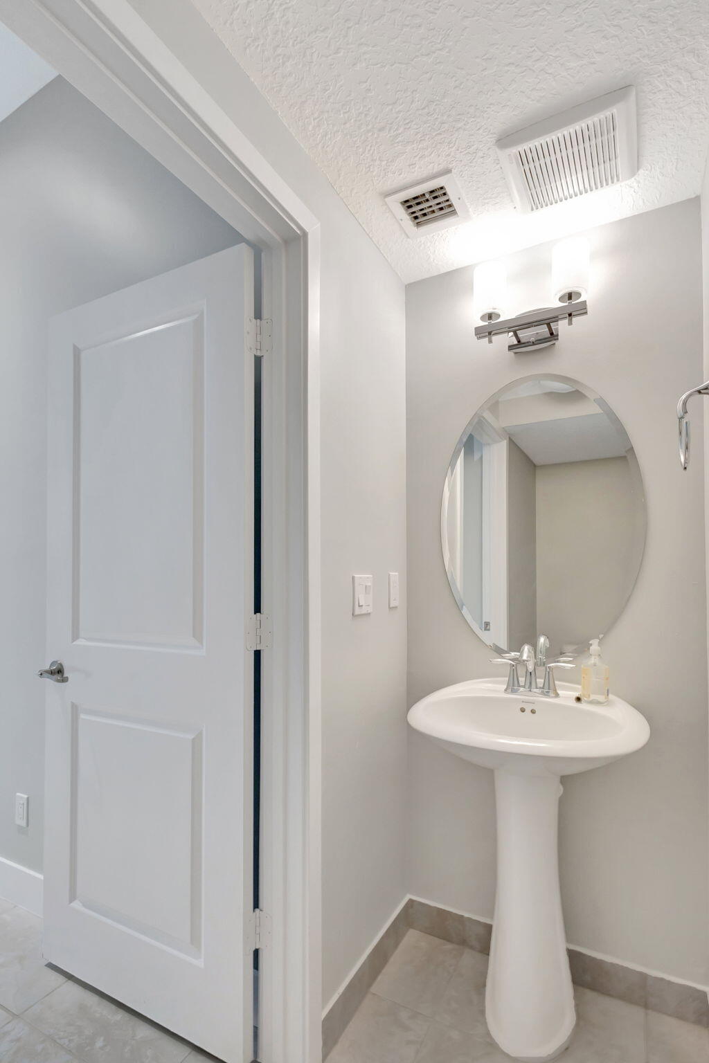 4924 Pointe Midtown Way, Unit 21 Palm Beach Gardens, FL 33418 - Photo 22 of 69 23-web-or-mls-5D1A2316