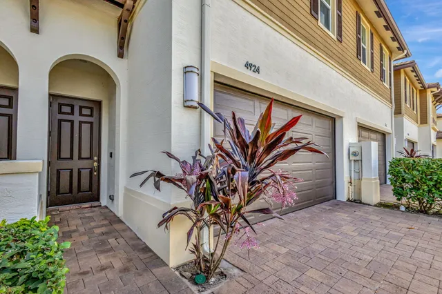$4,350 | 4924 Pointe Midtown Way, Unit 21, Palm Beach Gardens, FL 33418