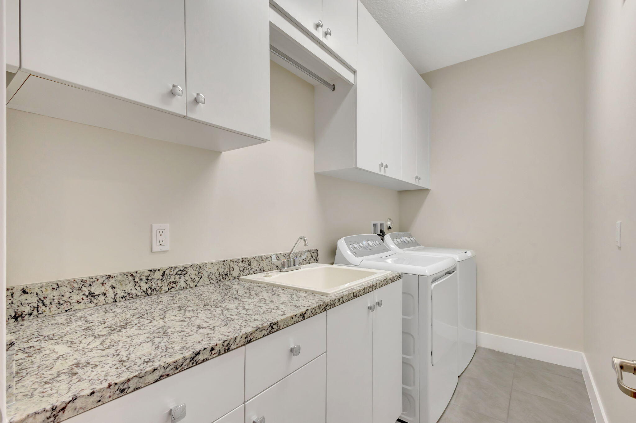 4924 Pointe Midtown Way, Unit 21 Palm Beach Gardens, FL 33418 - Photo 32 of 69 33-web-or-mls-5D1A2366