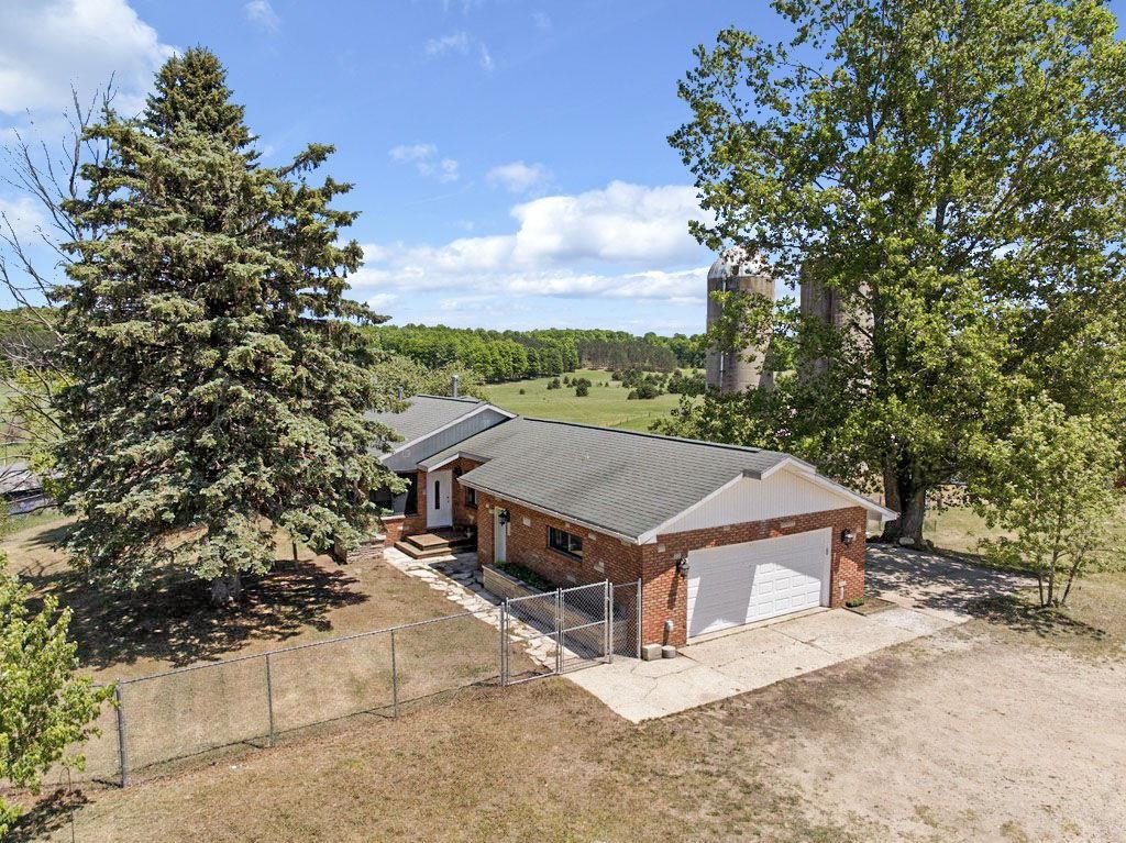 1902 North 29 Road Cadillac, MI 49601 - Photo 7 of 87