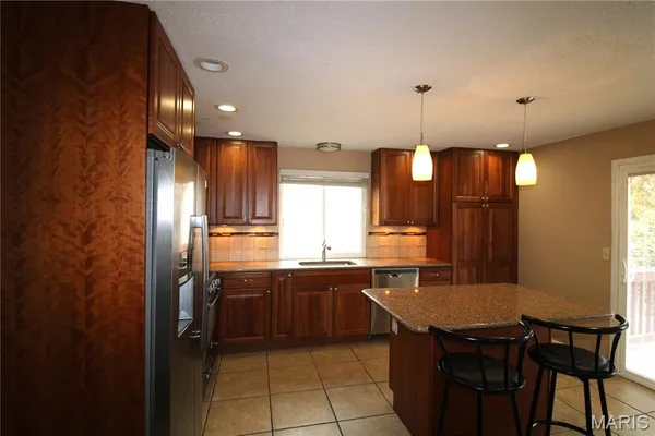 $2,595 | 736 Henry Avenue, Ballwin, MO 63011