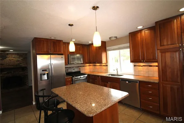 $2,595 | 736 Henry Avenue, Ballwin, MO 63011