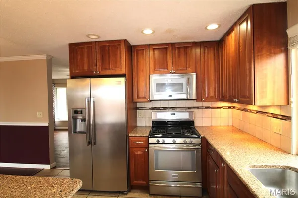 $2,595 | 736 Henry Avenue, Ballwin, MO 63011