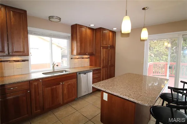 $2,595 | 736 Henry Avenue, Ballwin, MO 63011