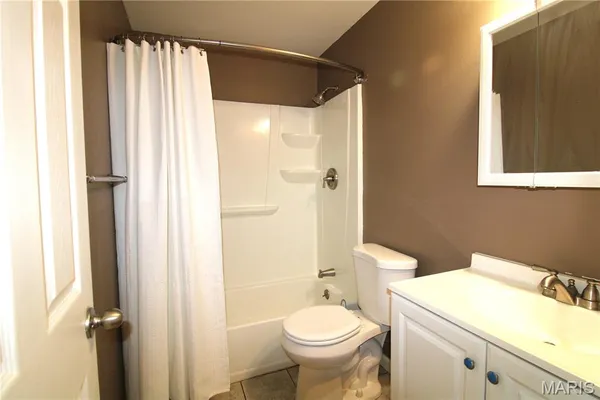 $2,595 | 736 Henry Avenue, Ballwin, MO 63011