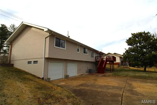 $2,595 | 736 Henry Avenue, Ballwin, MO 63011