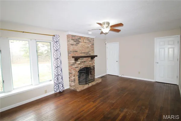 $2,595 | 736 Henry Avenue, Ballwin, MO 63011