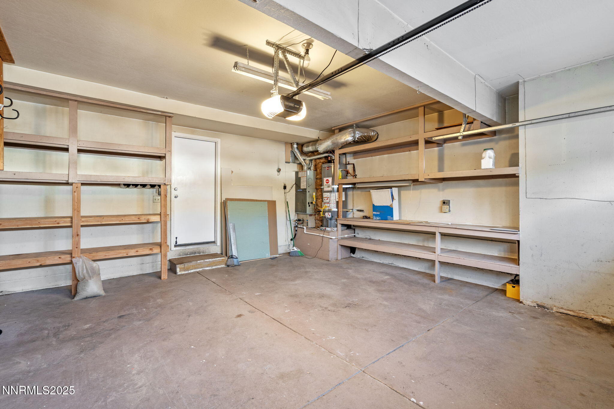 1889 Merchant Street Sparks, NV 89431 - Photo 25 of 28 an empty room with fireplace
