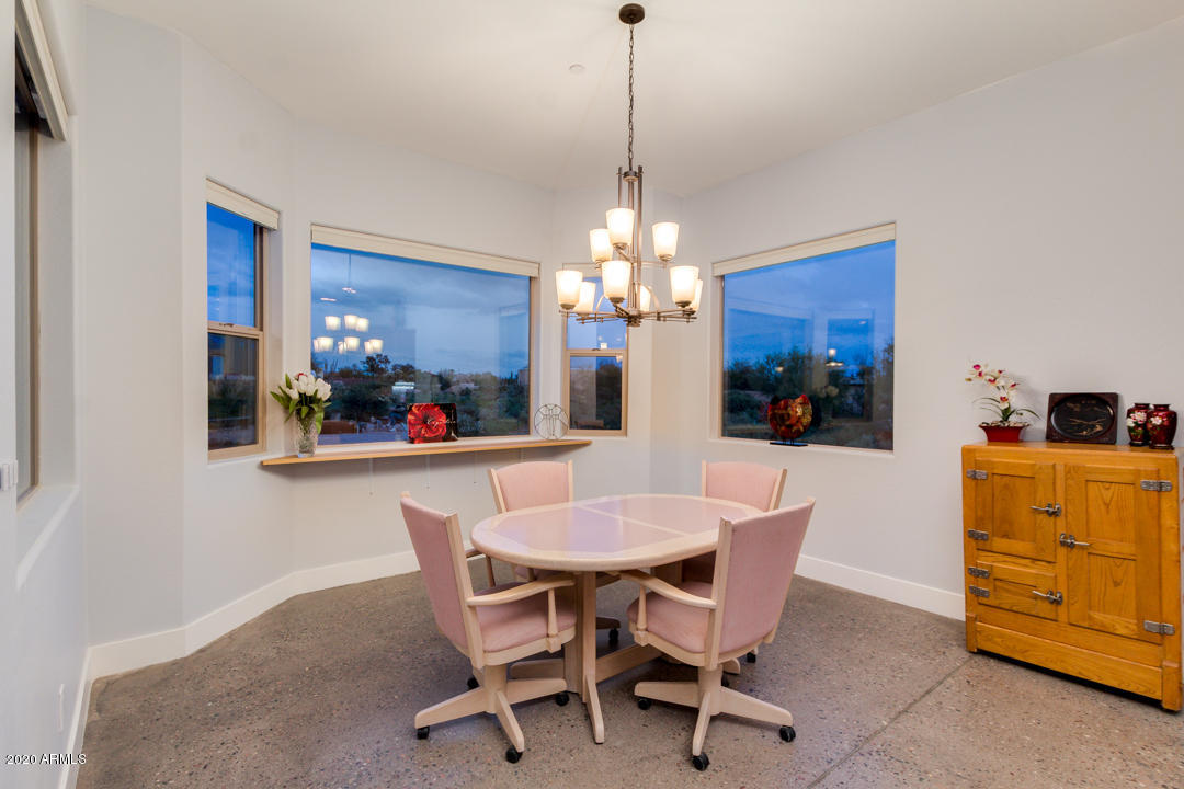 2075 South Geronimo Road Apache Junction, AZ 85119 - Photo 25 of 72 Dining Room