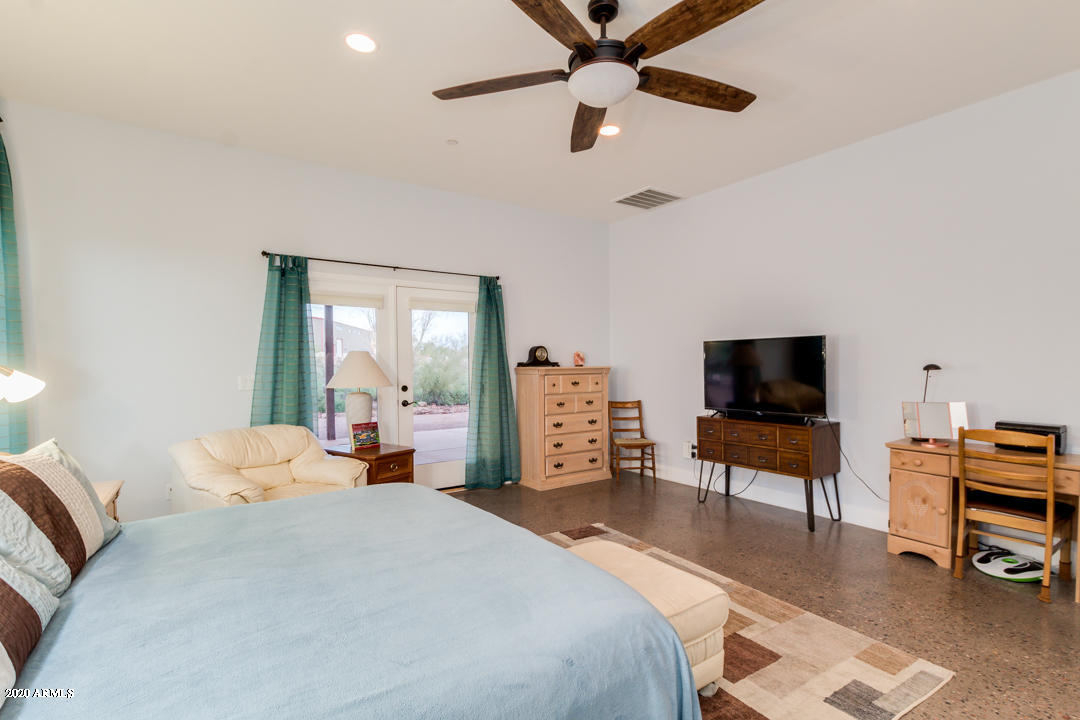 2075 South Geronimo Road Apache Junction, AZ 85119 - Photo 31 of 72 Master Bedroom