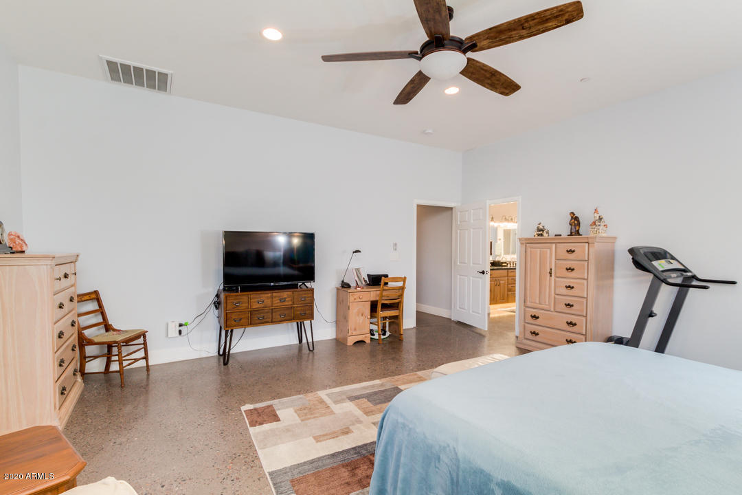 2075 South Geronimo Road Apache Junction, AZ 85119 - Photo 32 of 72 Master Bedroom