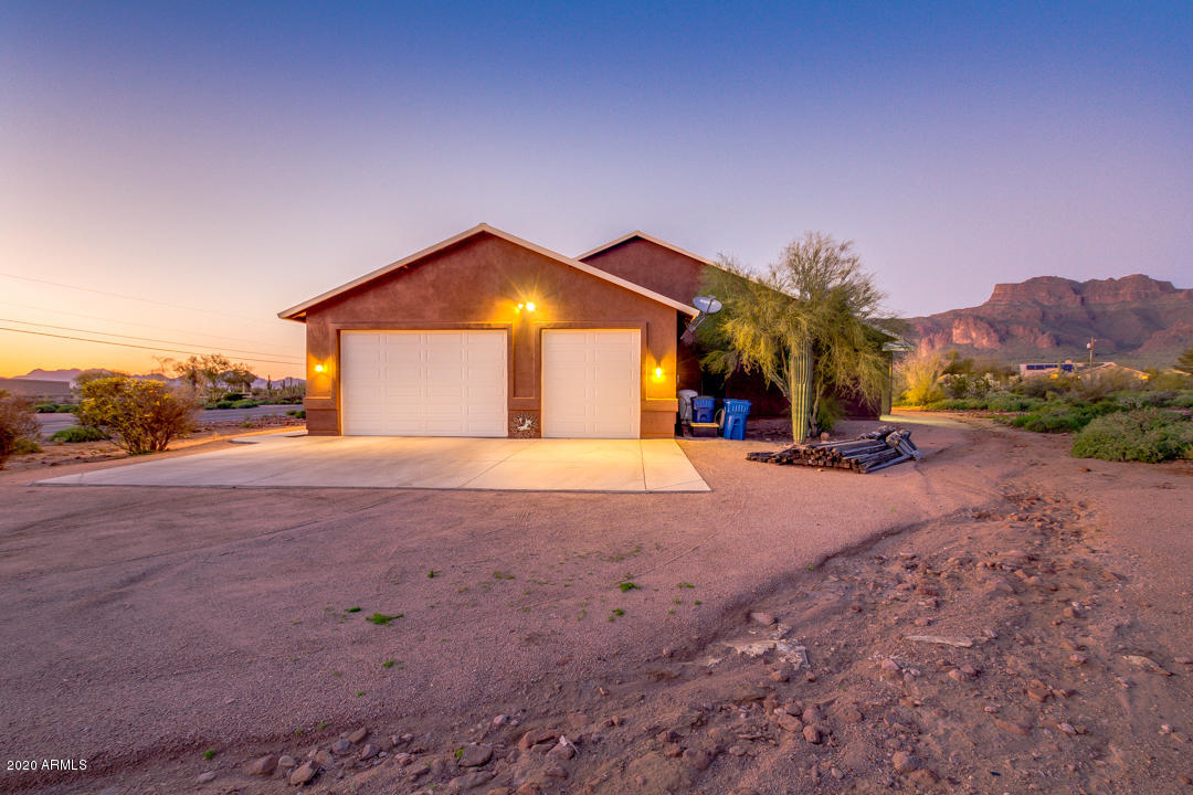 2075 South Geronimo Road Apache Junction, AZ 85119 - Photo 5 of 72 side