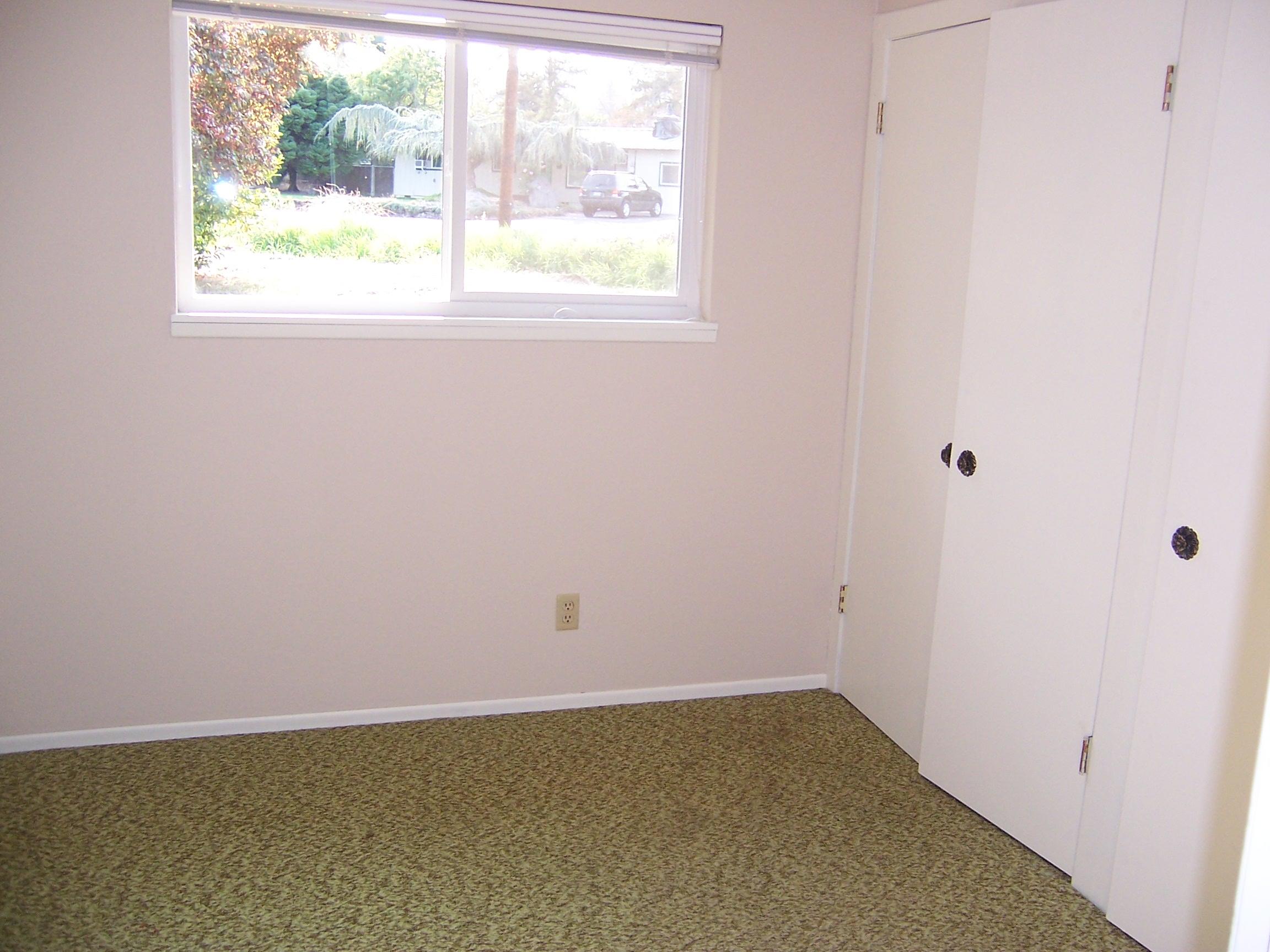 3372 Freeland Road Central Point, OR 97502 - Photo 34 of 37 Guest Bedroom #3