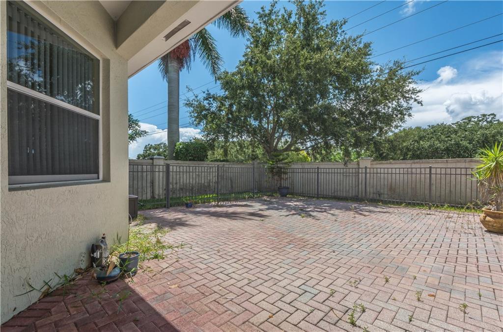 1855 Bridgepointe Circle, Unit 21 Vero Beach, FL 32967 - Photo 29 of 35 a backyard of a house