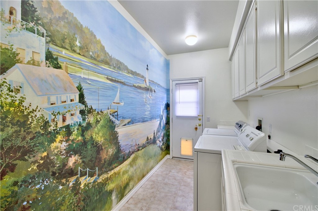 30099 Corte Coelho Temecula, CA 92591 - Photo 32 of 47 a utility room with dryer and washer
