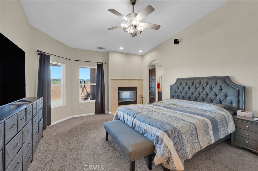 7435 Solano Road Phelan, CA 92371 - Photo 14 of 65