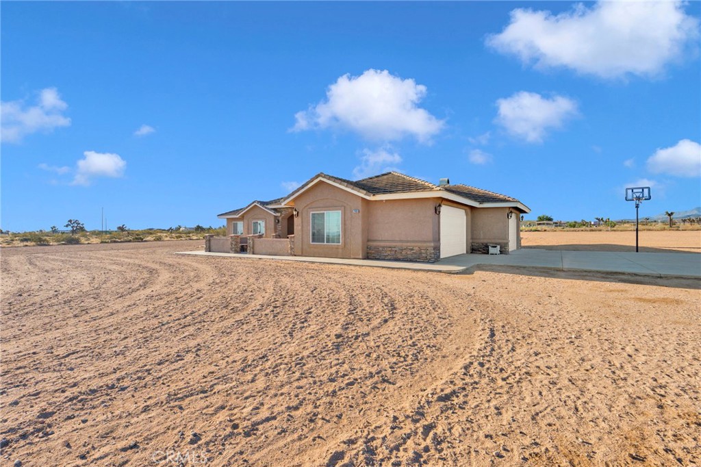 7435 Solano Road Phelan, CA 92371 - Photo 2 of 65