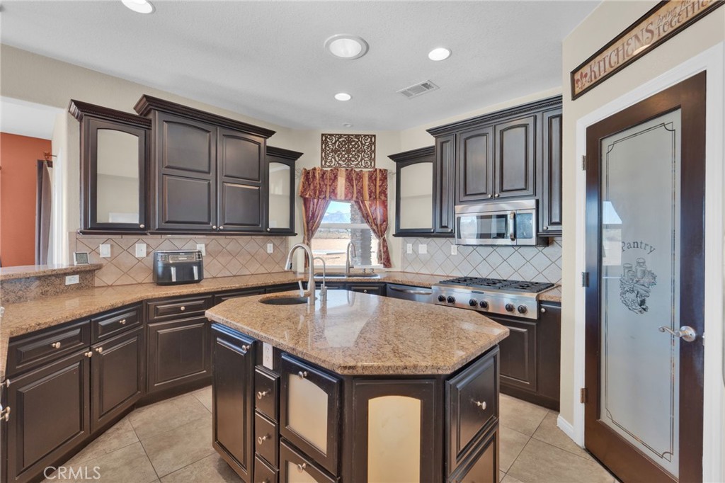 7435 Solano Road Phelan, CA 92371 - Photo 22 of 65