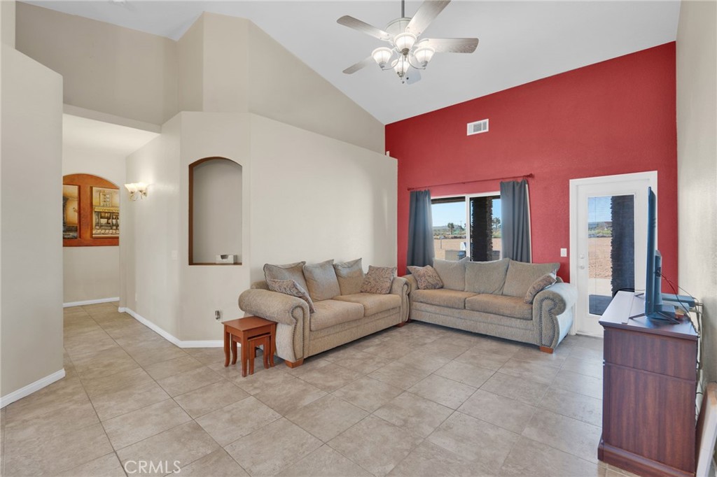 7435 Solano Road Phelan, CA 92371 - Photo 6 of 65