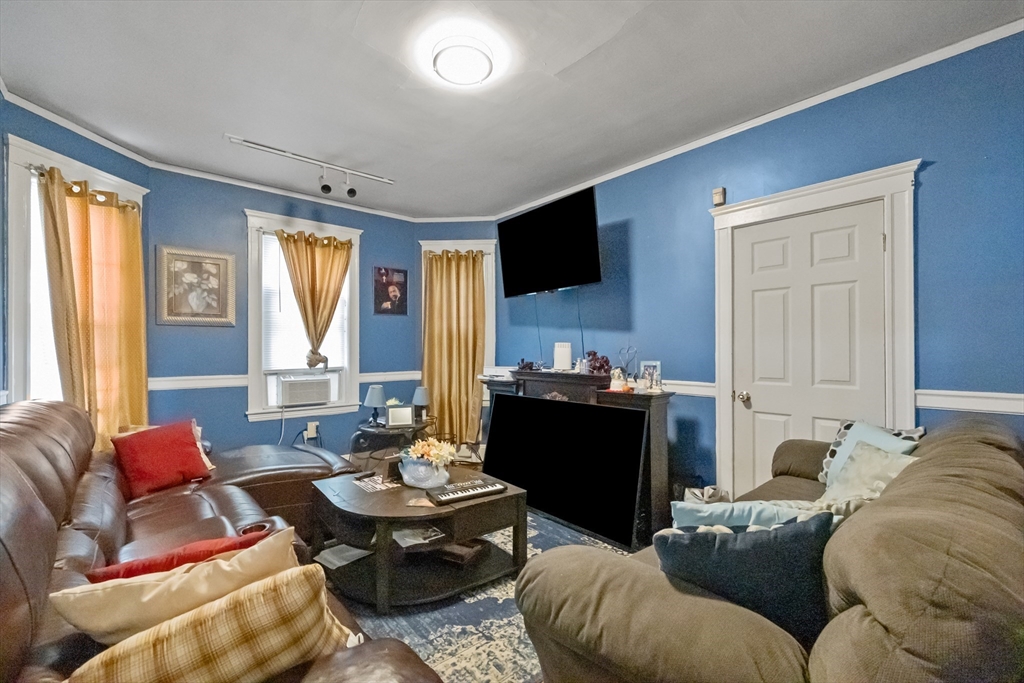 53 Mt Ida Road, Unit 3 Boston, MA 02122 - Photo 2 of 11
