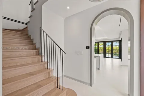 $6,995,000 | 5262 La Gorce Drive, Miami Beach, FL 33140
