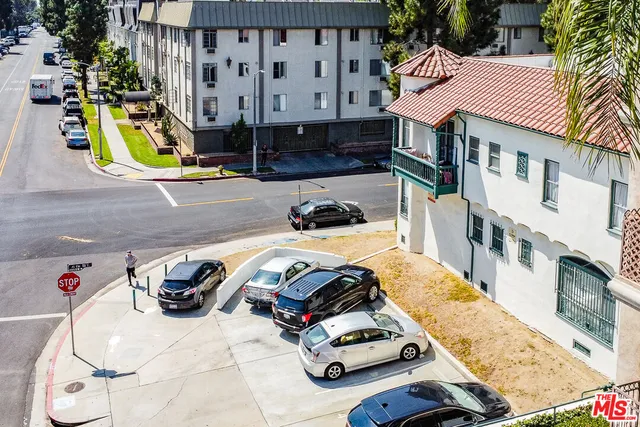 a car parked in front of a building