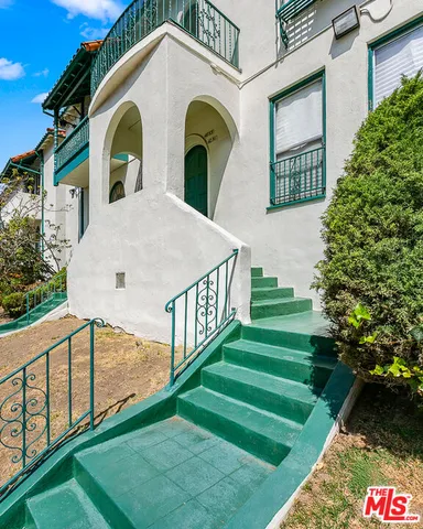 a view of house with garden and entryway