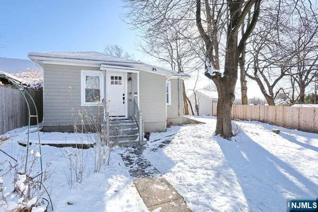 $2,150 | 31 Rea Avenue, Unit COTTAGE, Midland Park, NJ 07432