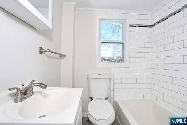 $2,150 | 31 Rea Avenue, Unit COTTAGE, Midland Park, NJ 07432