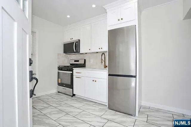 $2,150 | 31 Rea Avenue, Unit COTTAGE, Midland Park, NJ 07432